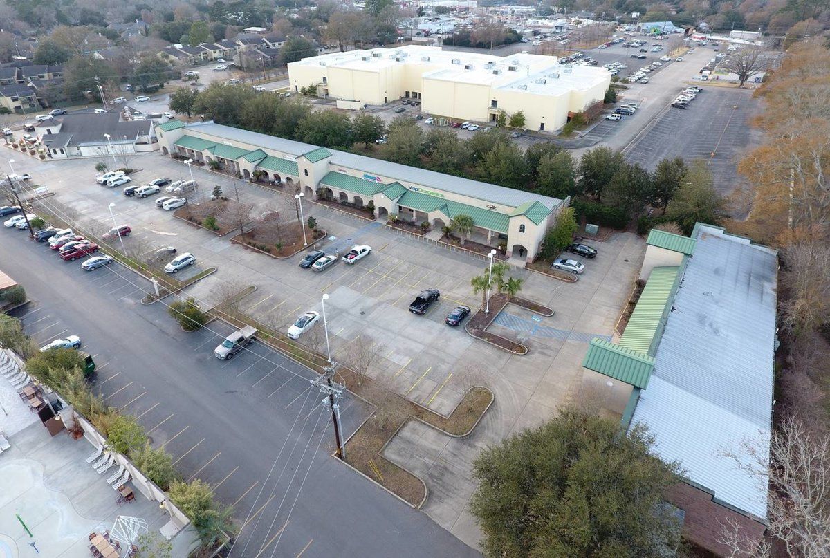 Greenbriar Shopping Center: 233 Doucet Road, Lafayette, LA 70503